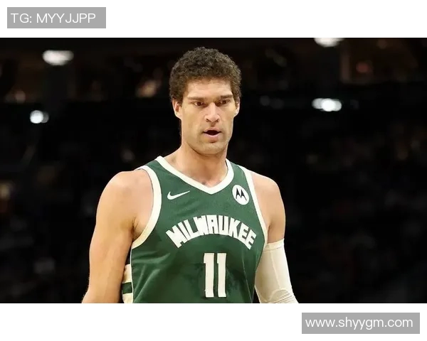 布鲁克洛佩斯：从篮球场上的巨人到全能战士的华丽蜕变