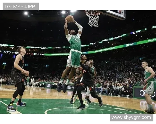 雷霆与凯尔特人精彩对决瞬间回顾及赛场氛围解析 雷霆与凯尔特人精彩对决瞬间回顾及赛场氛围解析