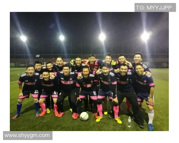 成都足球队团队协作深度对比分析与其他球队的差异与启示 成都足球队团队协作深度对比分析与其他球队的差异与启示